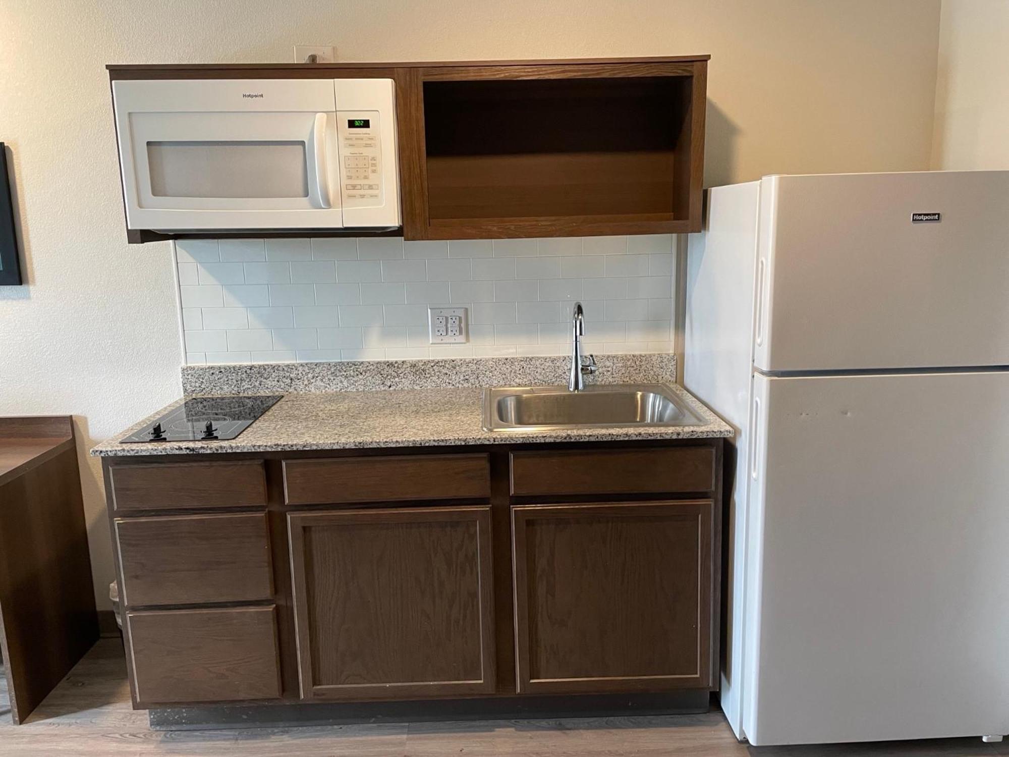 Woodspring Suites Detroit Madison Heights Exteriör bild
